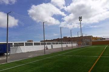 Obras de reforma en el campo municipal de La Herradura (Foto TA)